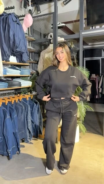 Essayage dans la boutique Sizzle